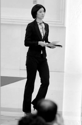 總理身邊美女翻譯:出身平民 從小秀外慧中(